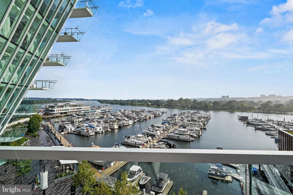 601 WHARF STREET SW 704
