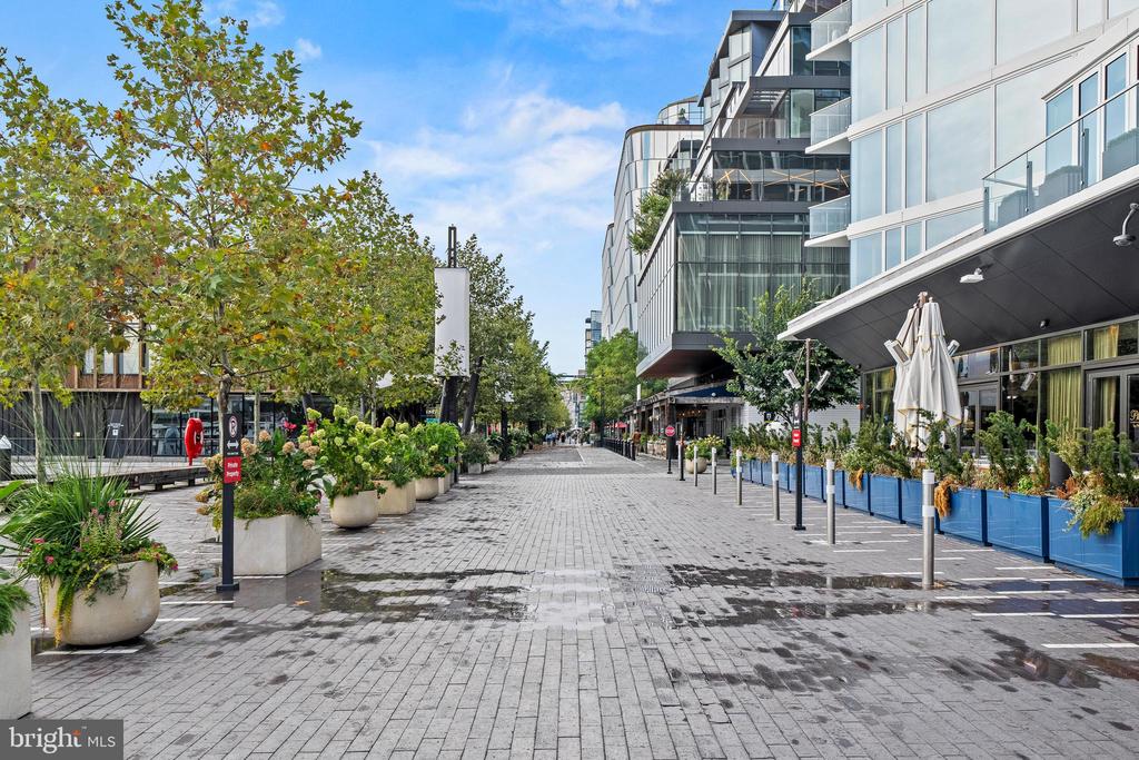 601 WHARF STREET SW 704