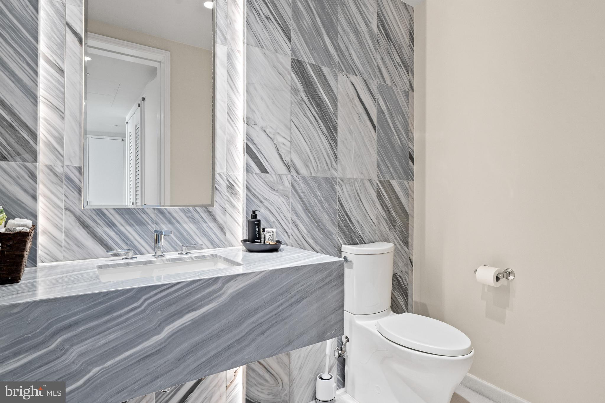 601 WHARF STREET SW 704