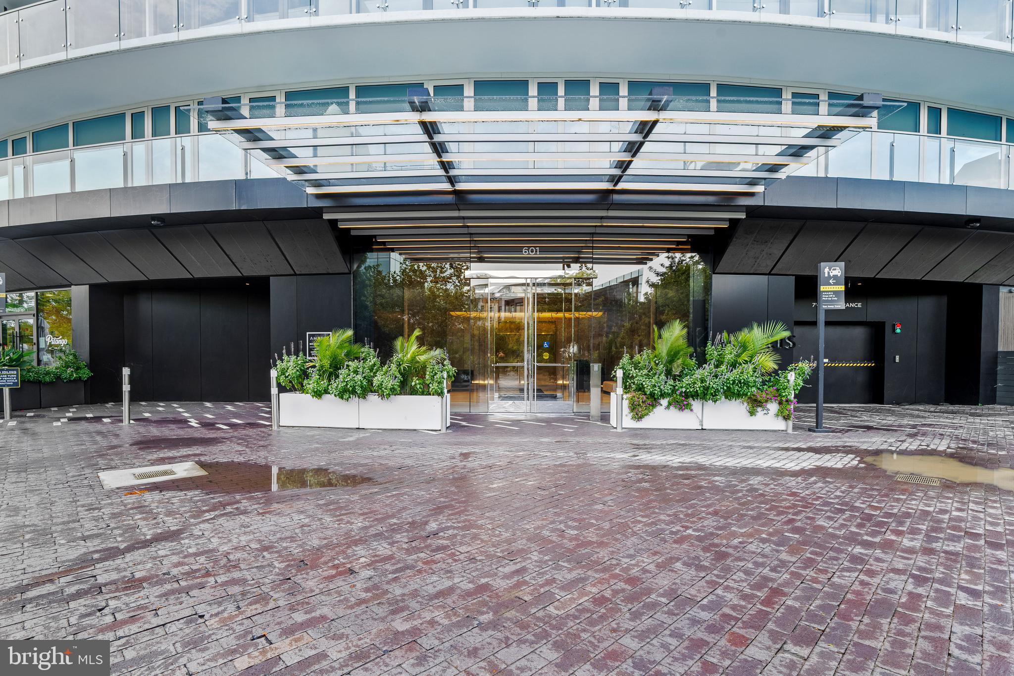 601 WHARF STREET SW 704