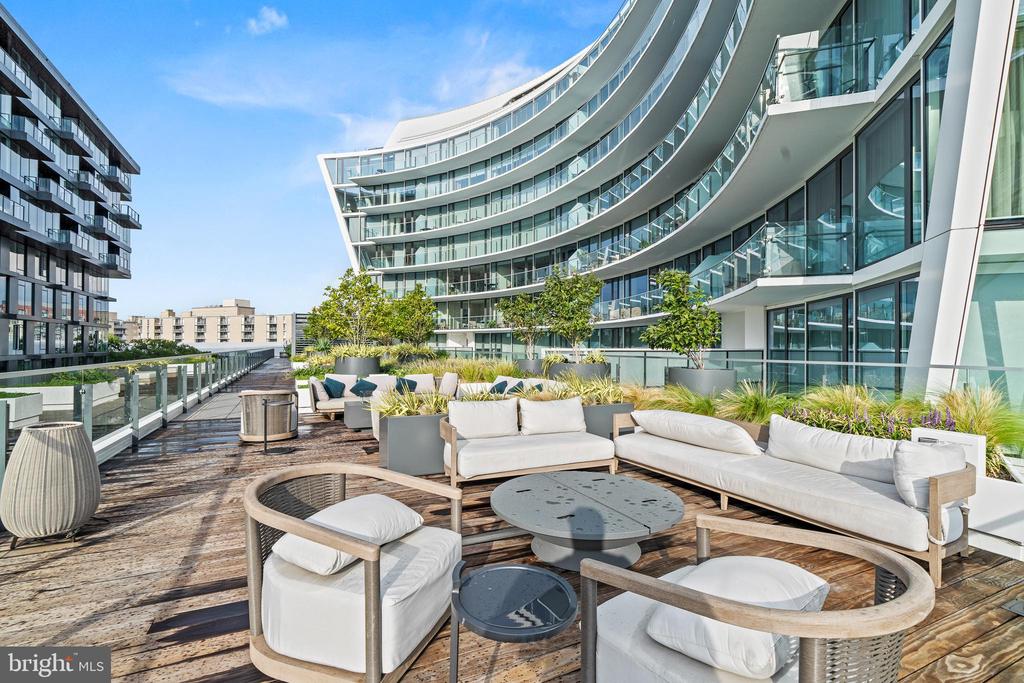 601 WHARF STREET SW 704