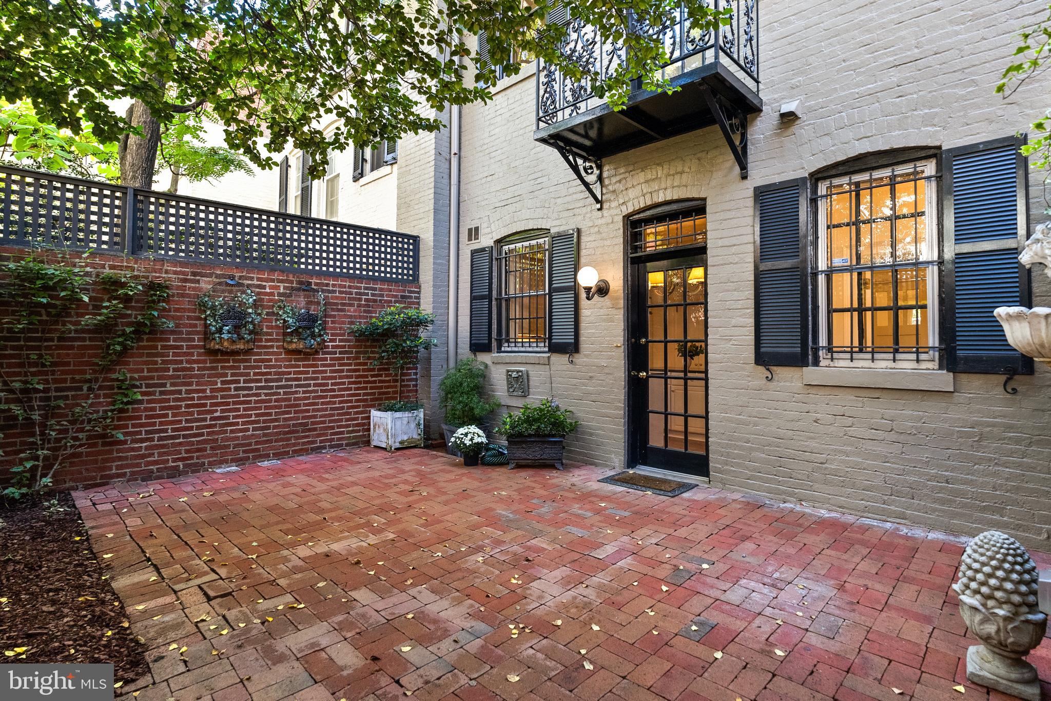 2125 BANCROFT PLACE NW