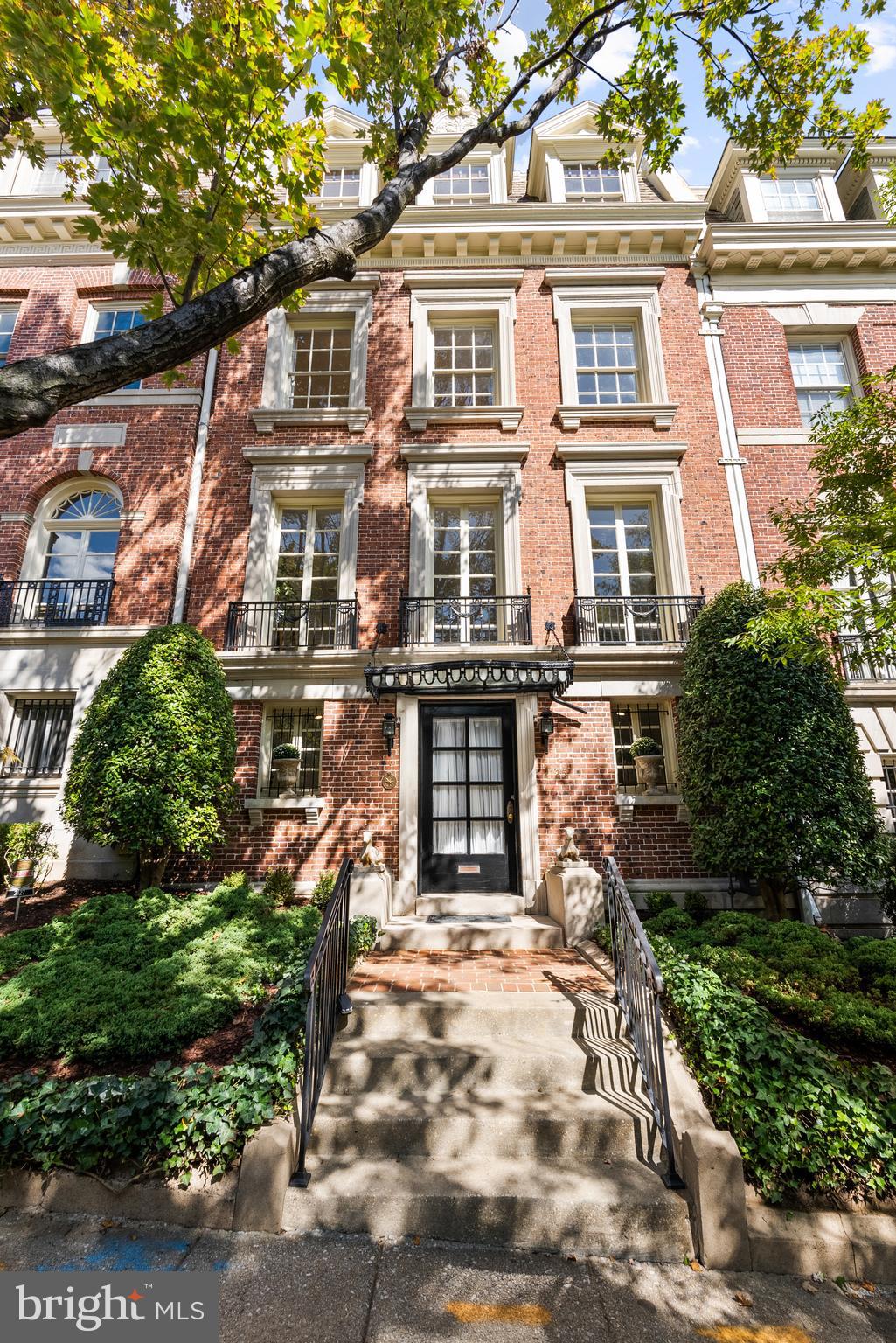 2125 BANCROFT PLACE NW