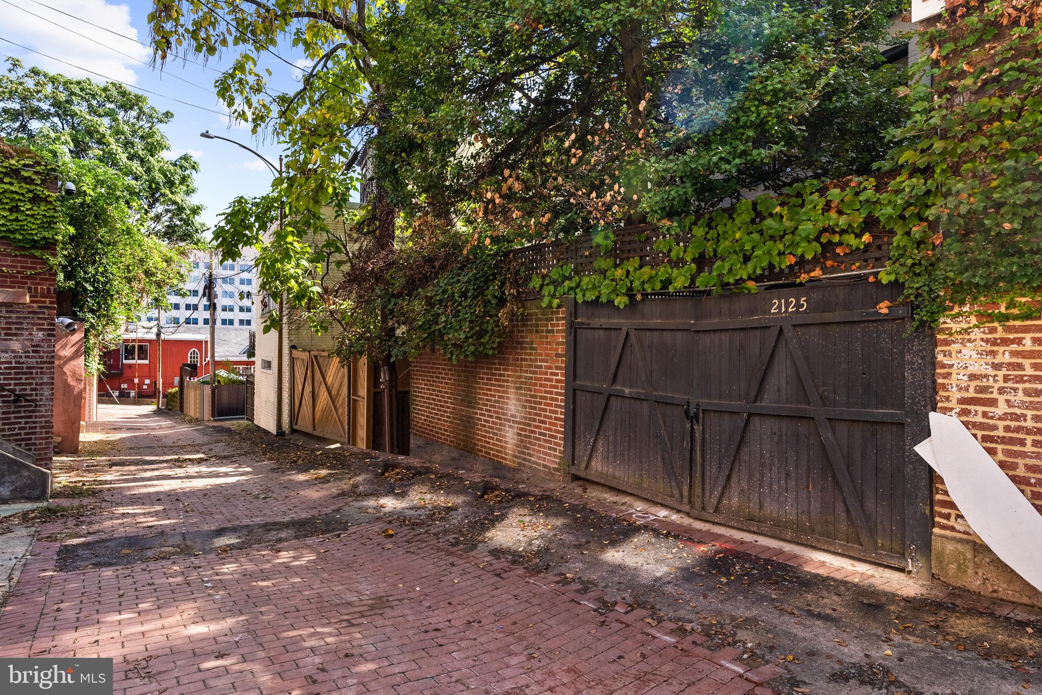 2125 BANCROFT PLACE NW