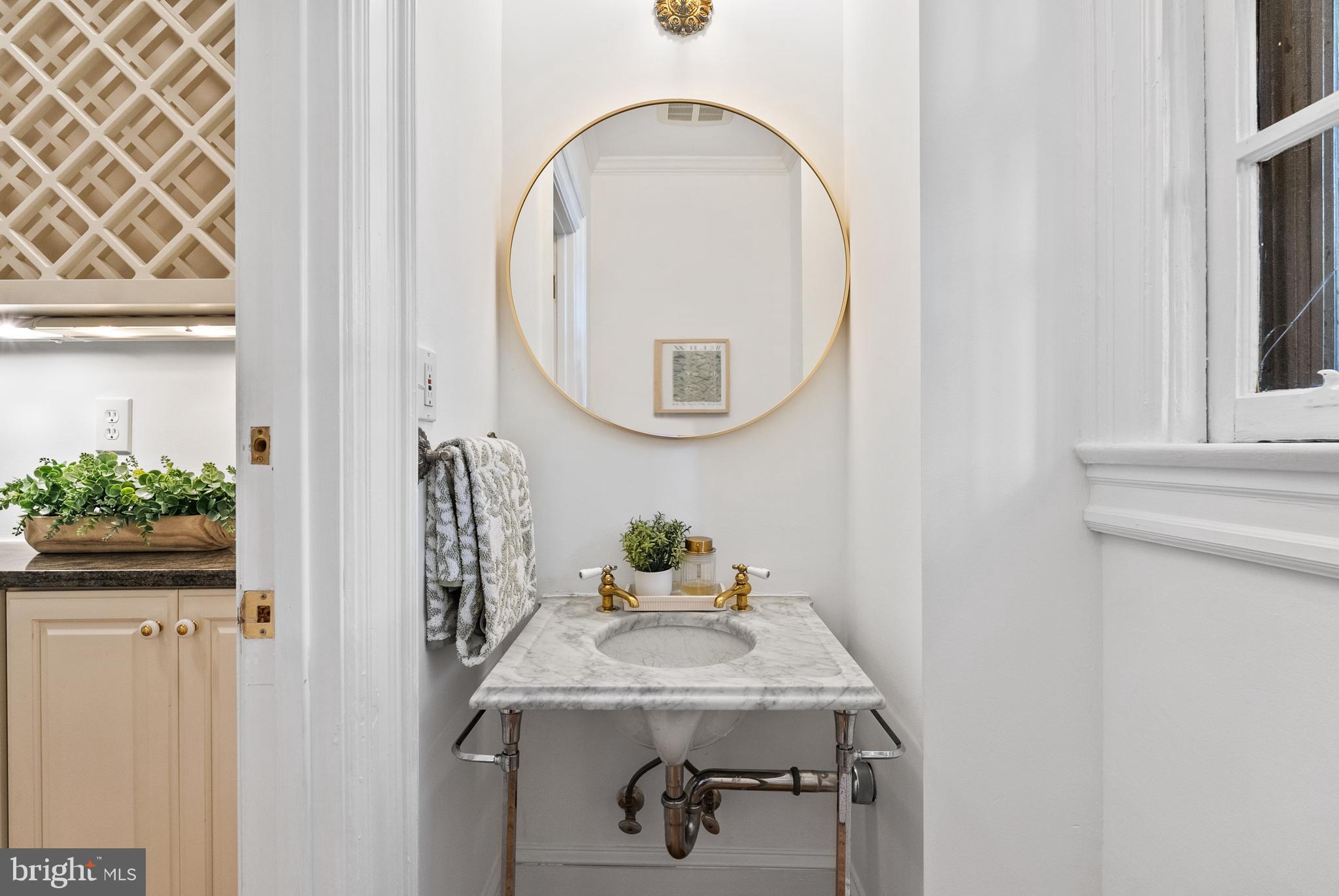 2125 BANCROFT PLACE NW