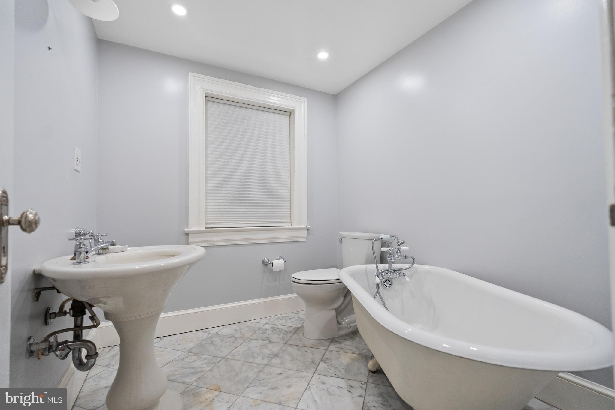 2125 BANCROFT PLACE NW