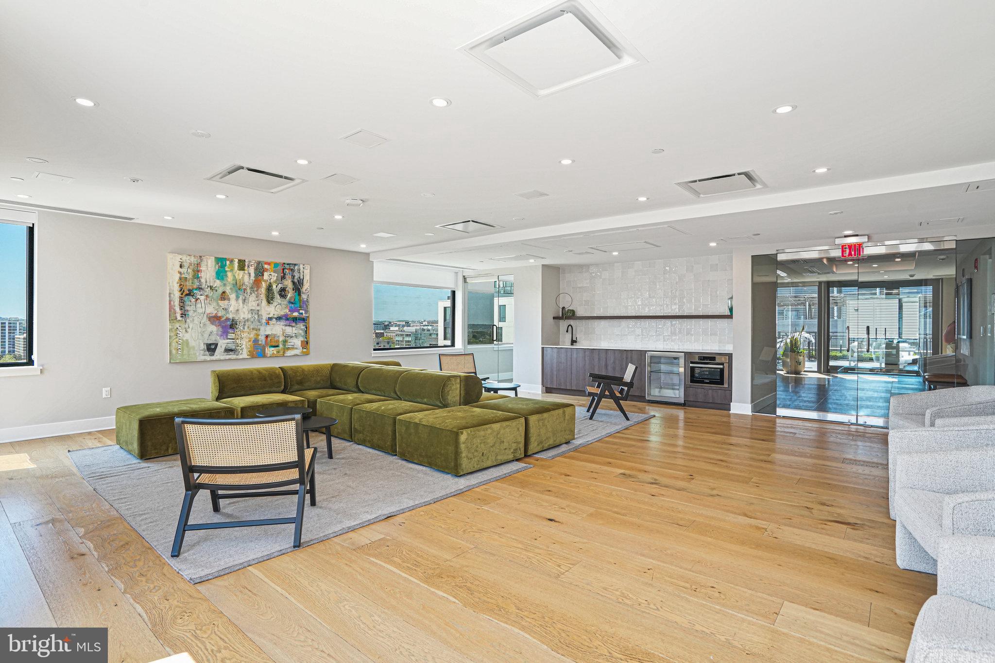 37 L STREET SE 101
