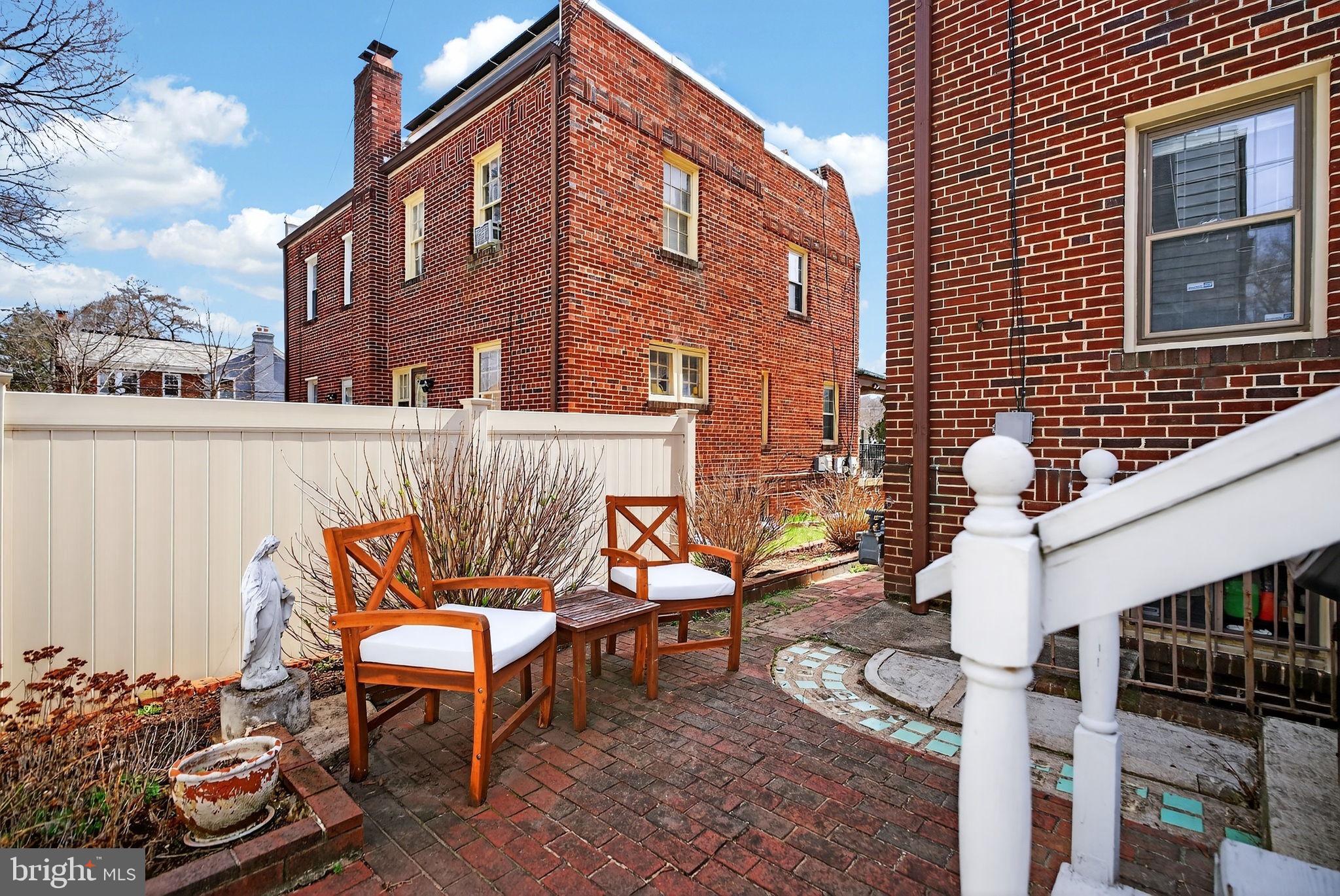 1122 UPSHUR STREET NE