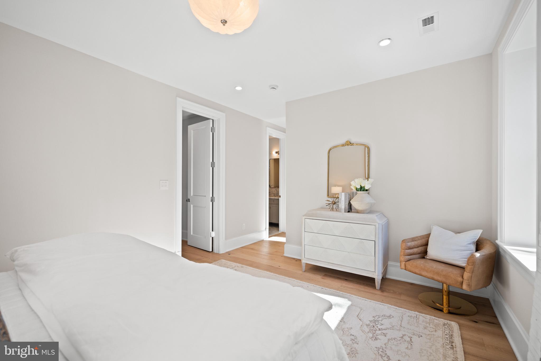 1863 NEWTON STREET NW