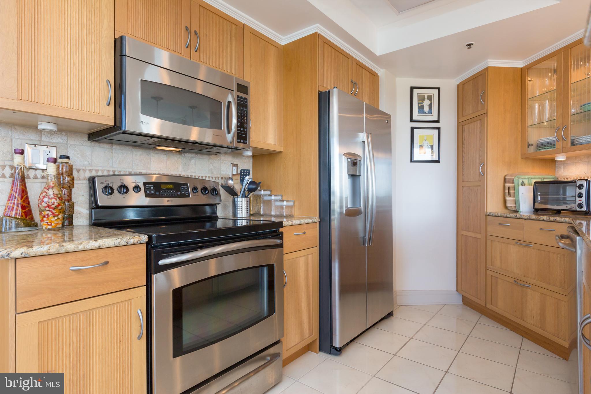 1275 25TH STREET NW 800