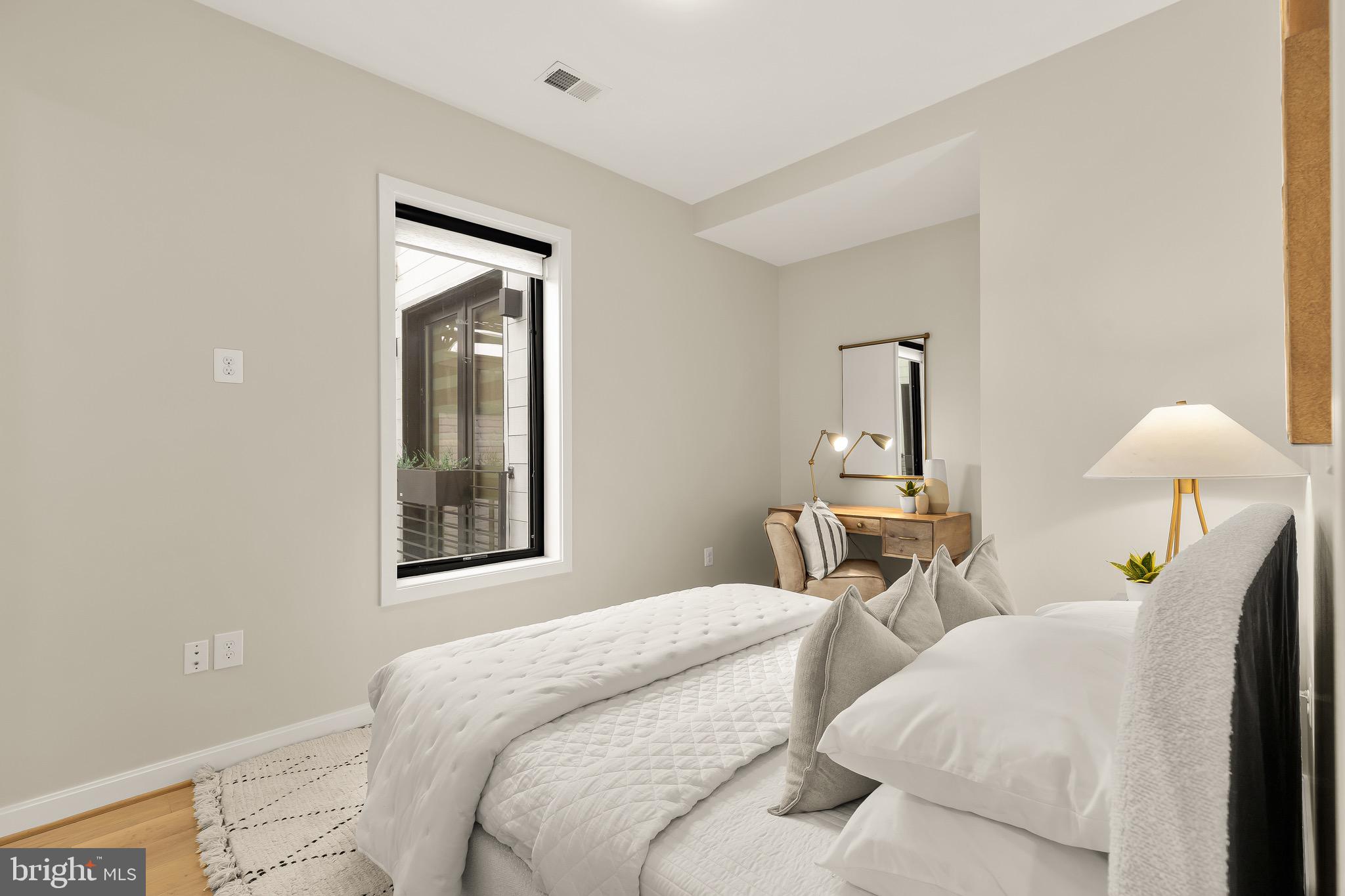 1402 12TH STREET NW 10