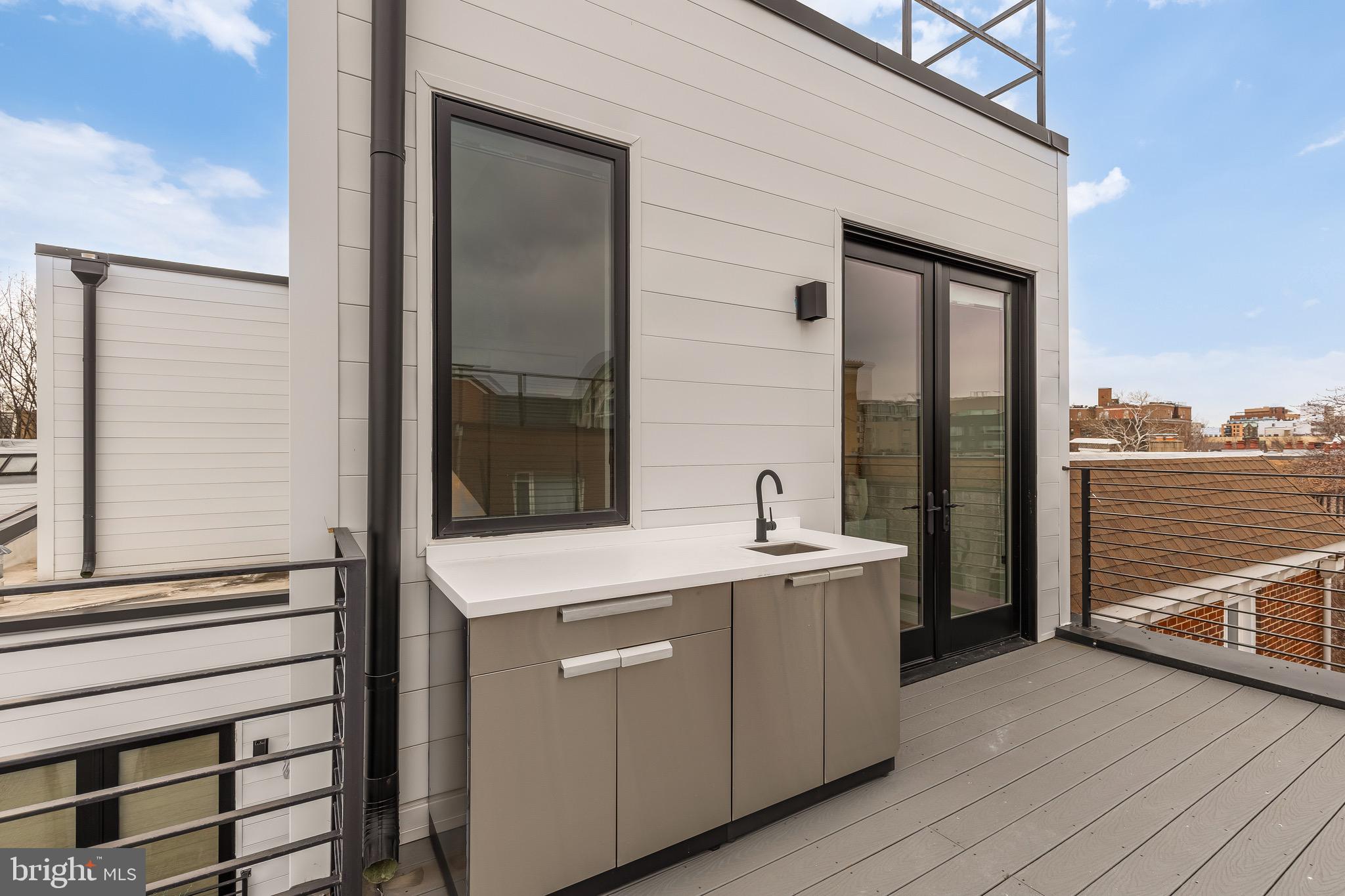 1402 12TH STREET NW 10