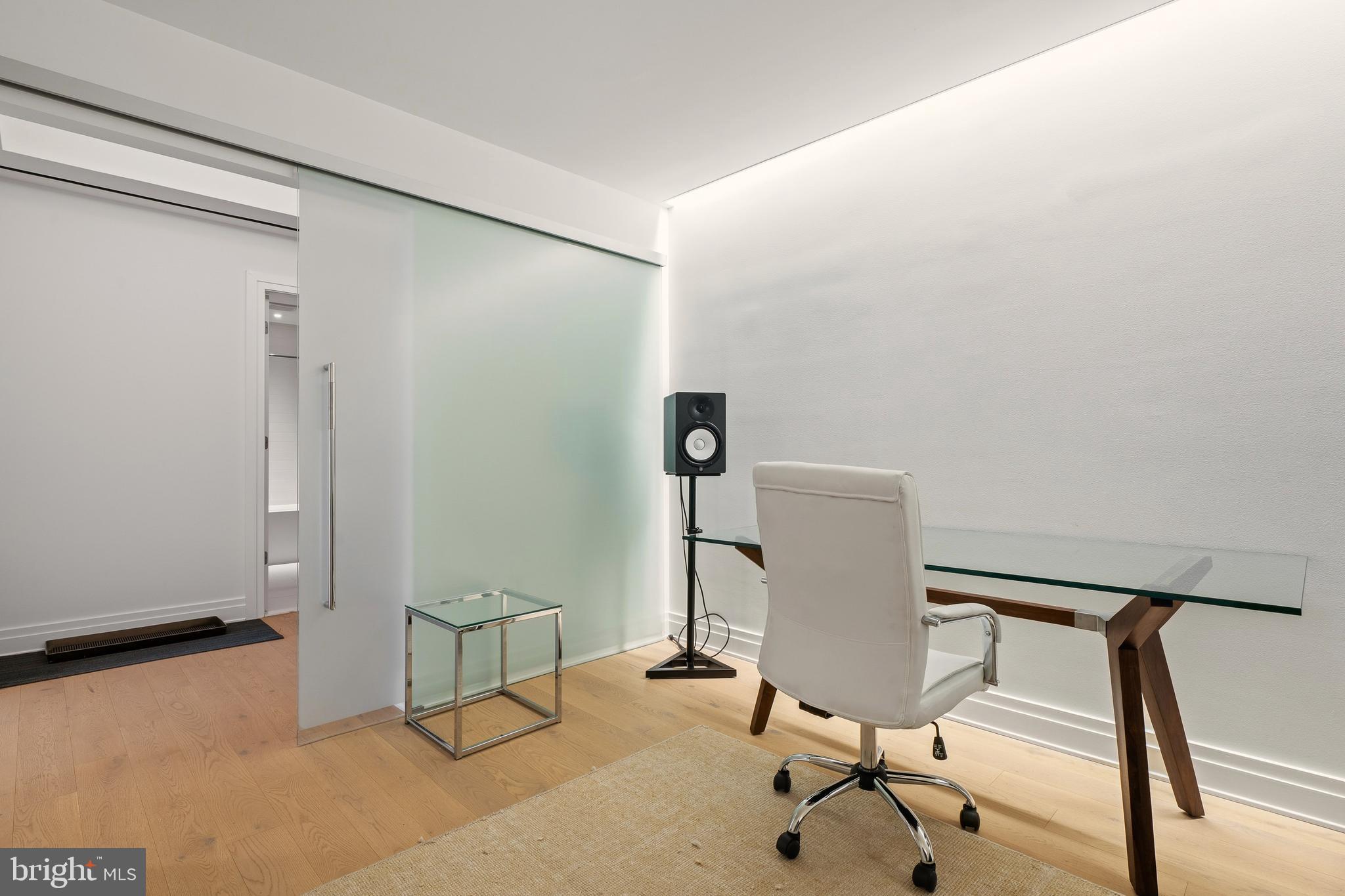 2501 M STREET NW 306