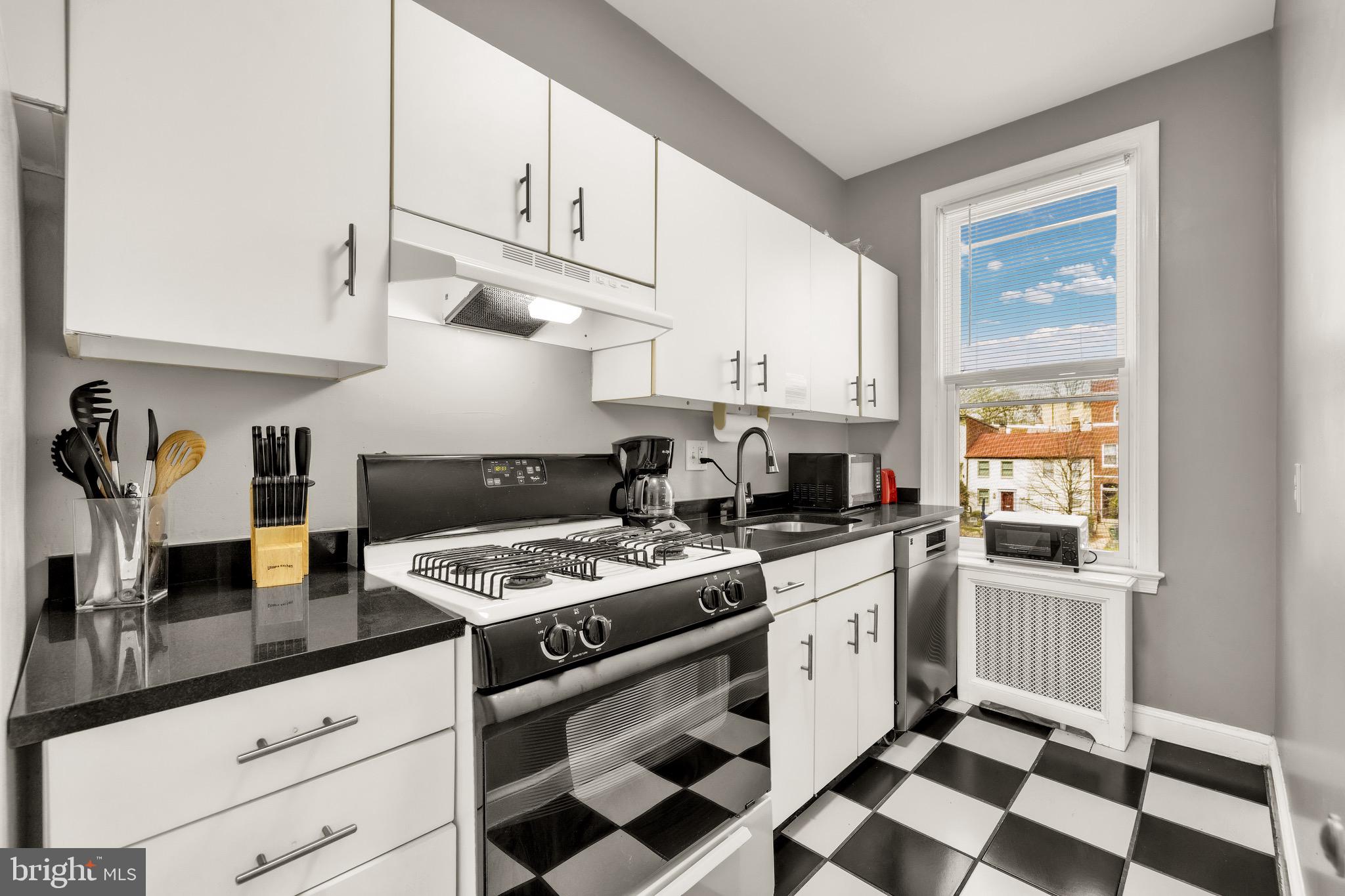 323 MARYLAND AVENUE NE