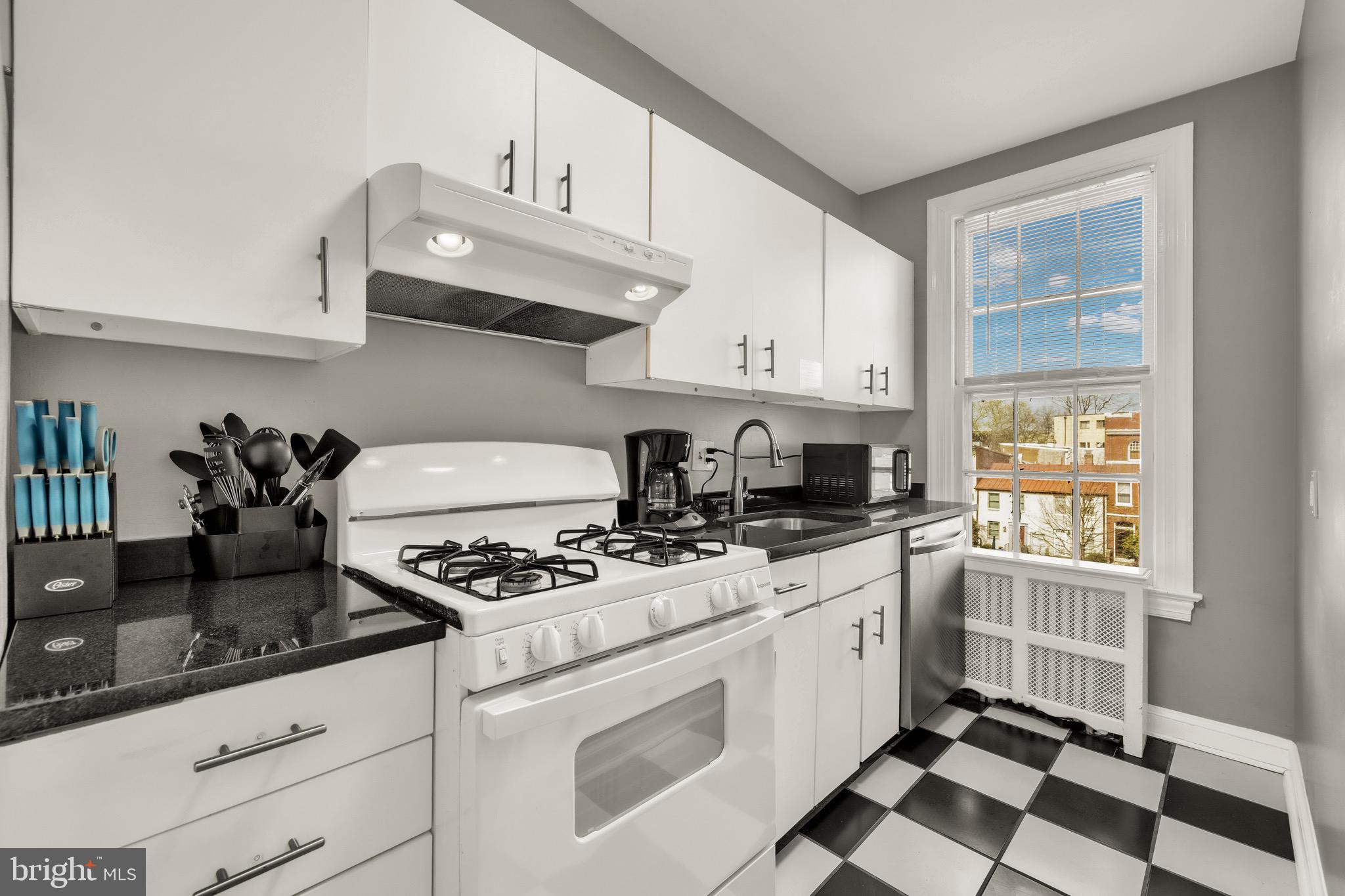 323 MARYLAND AVENUE NE