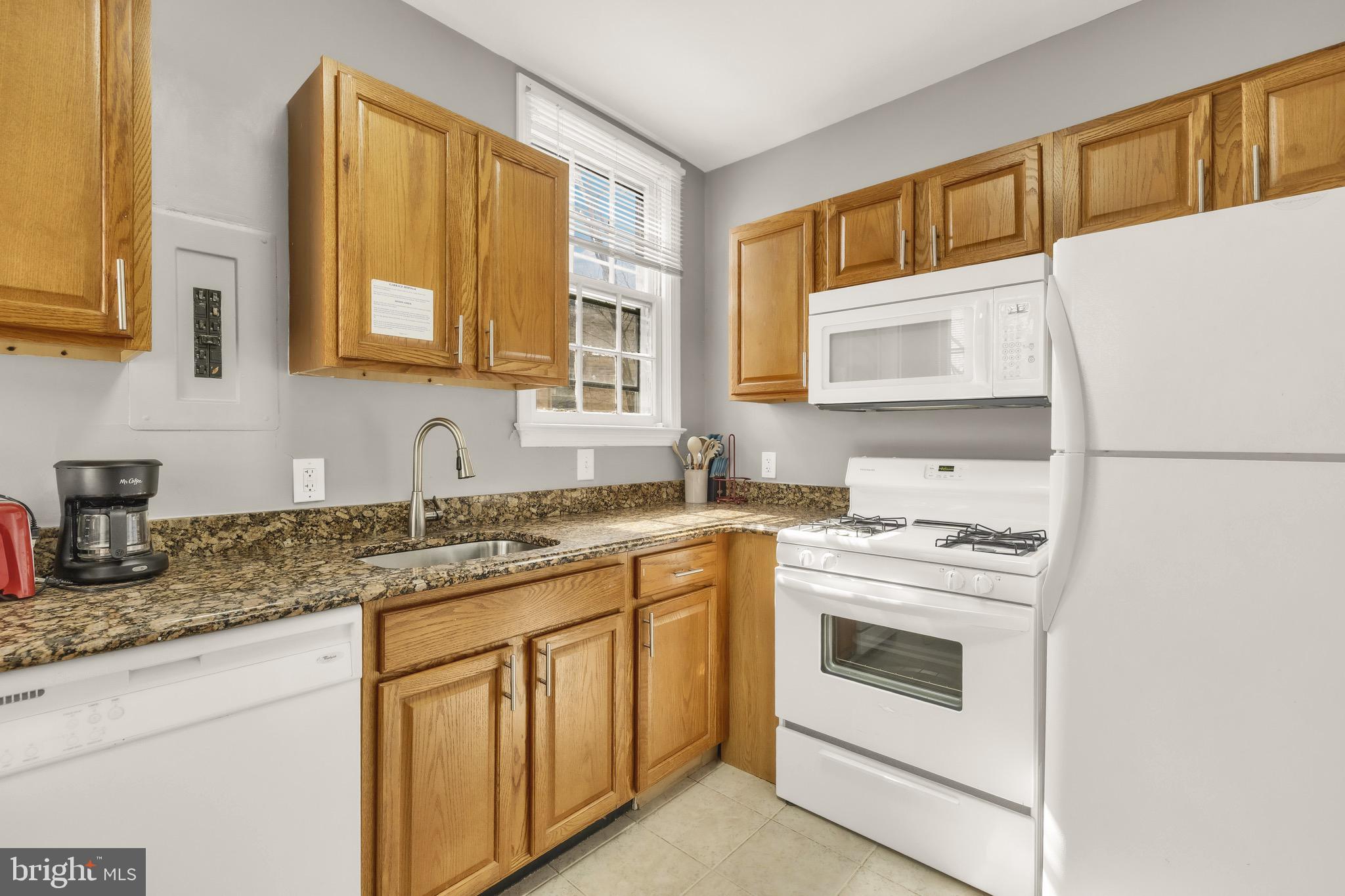 323 MARYLAND AVENUE NE