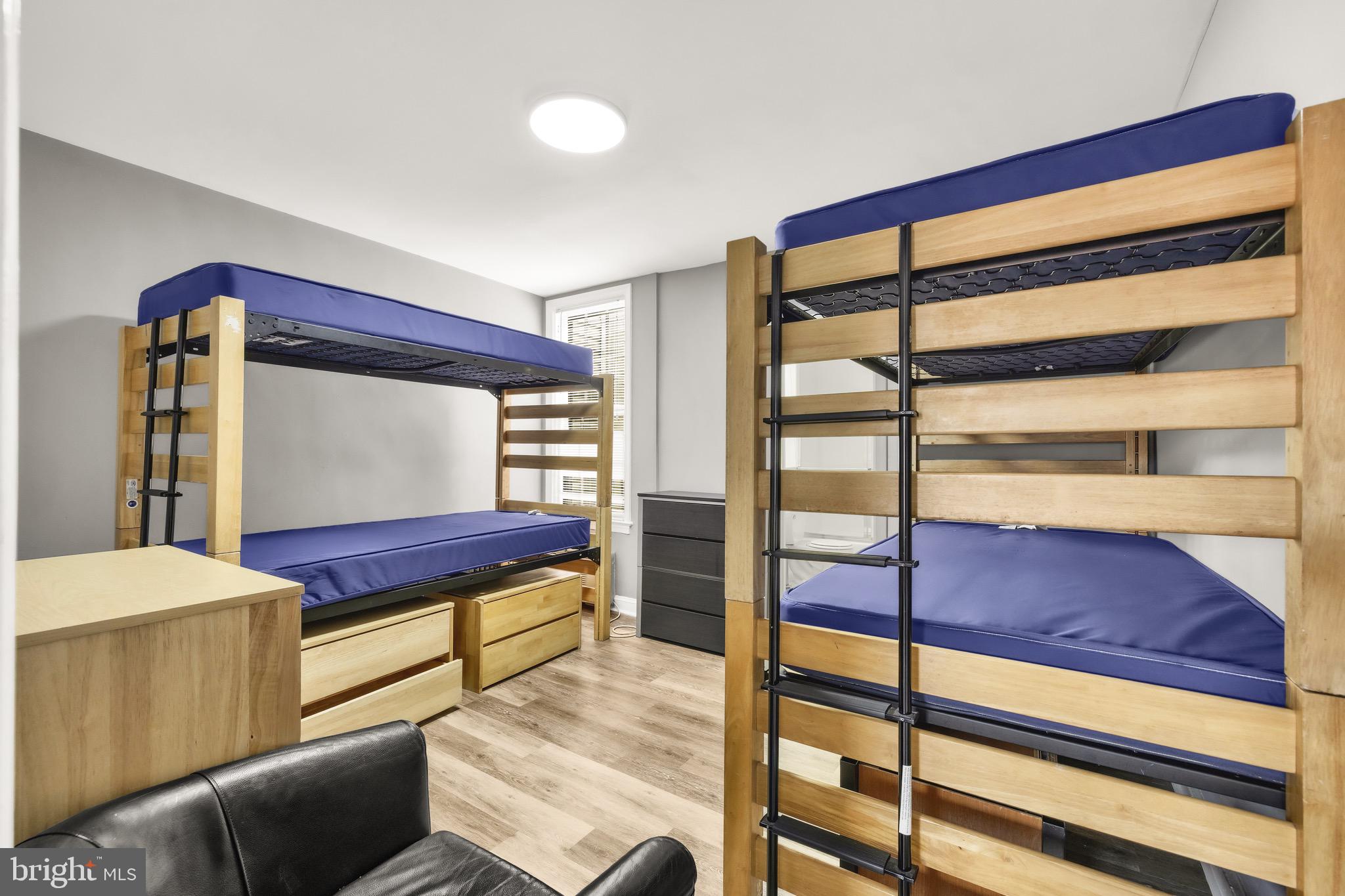 323 MARYLAND AVENUE NE