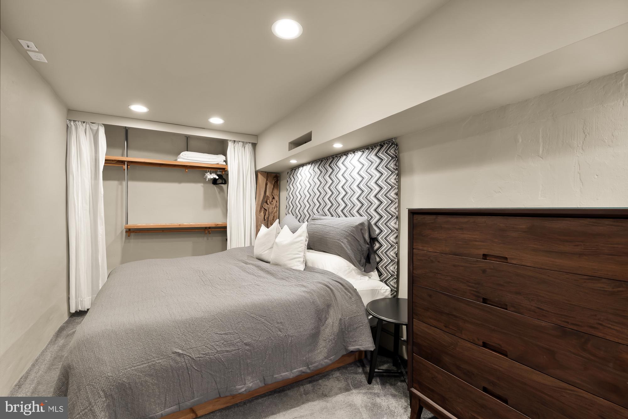 128 D STREET SE