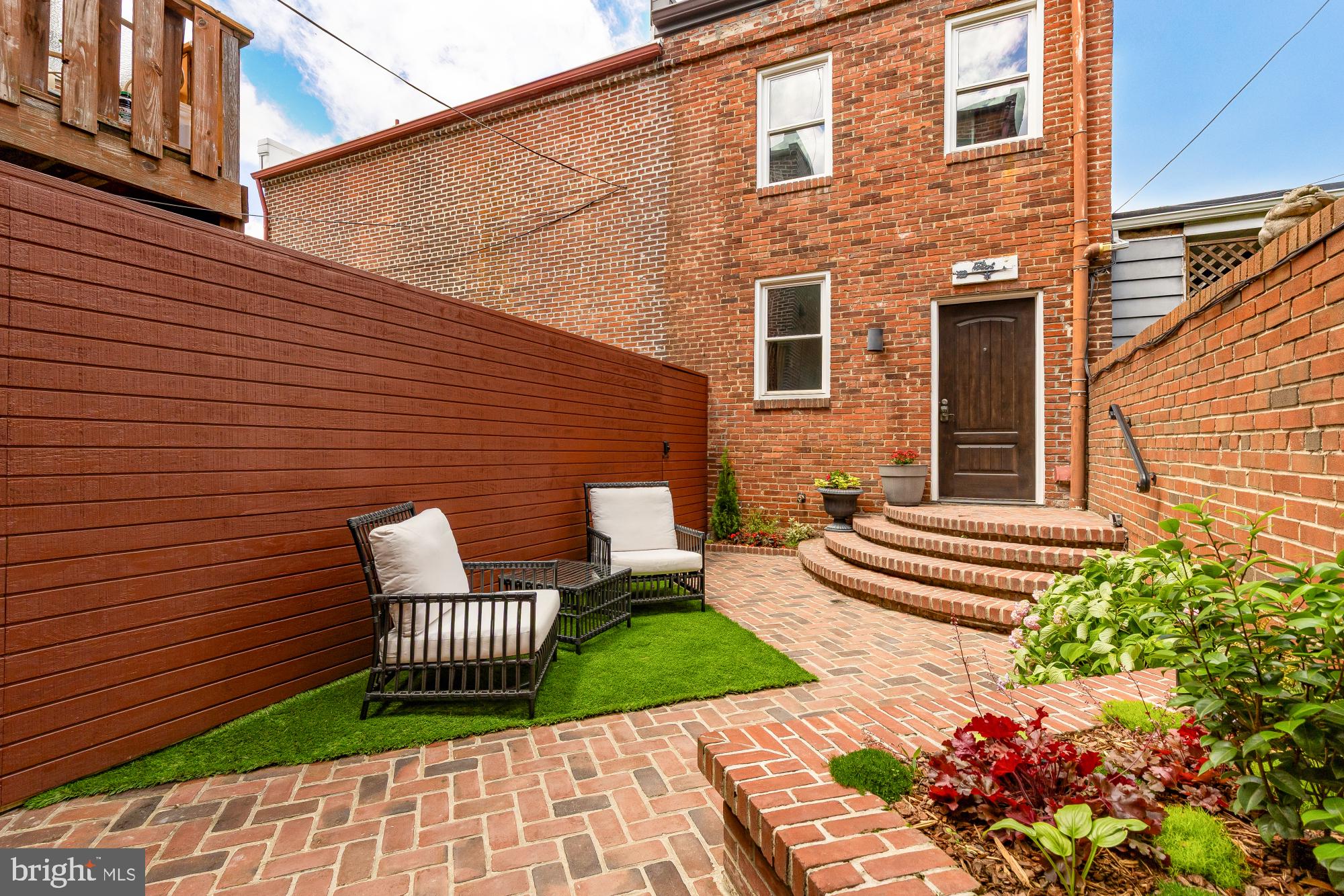 128 D STREET SE