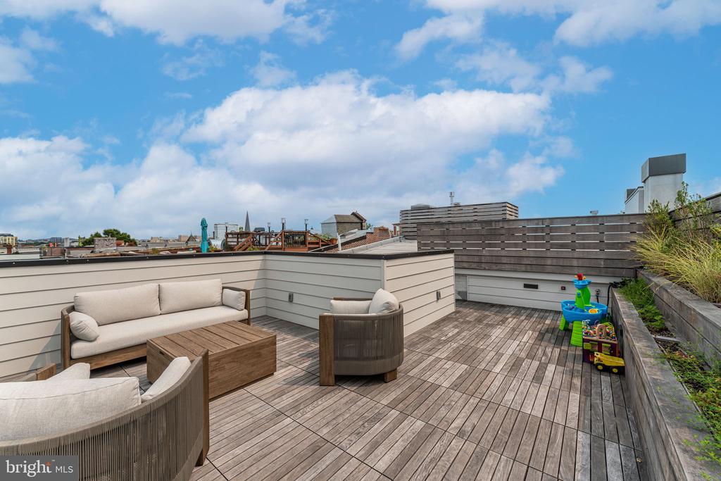 1327 R STREET NW 2