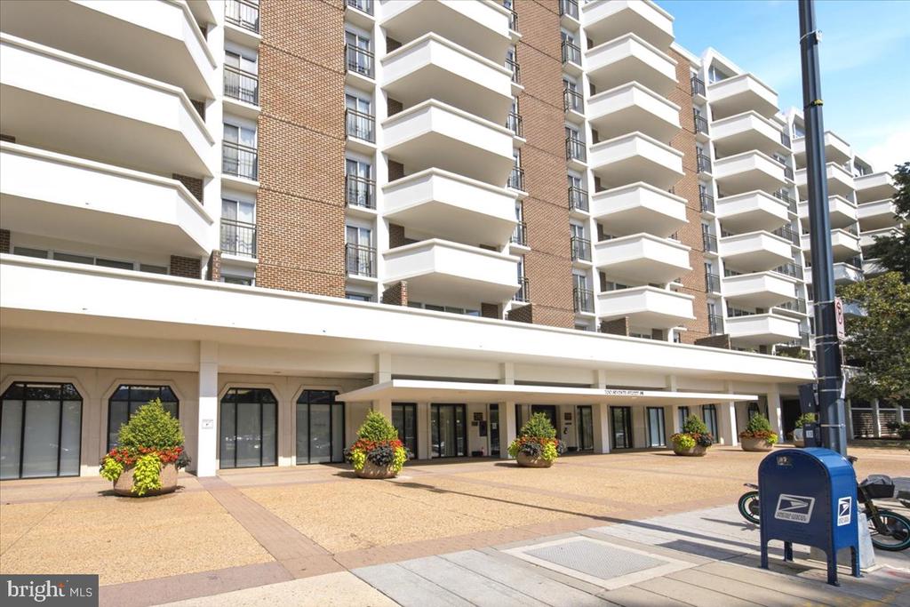 700 7TH STREET SW Unit: 827