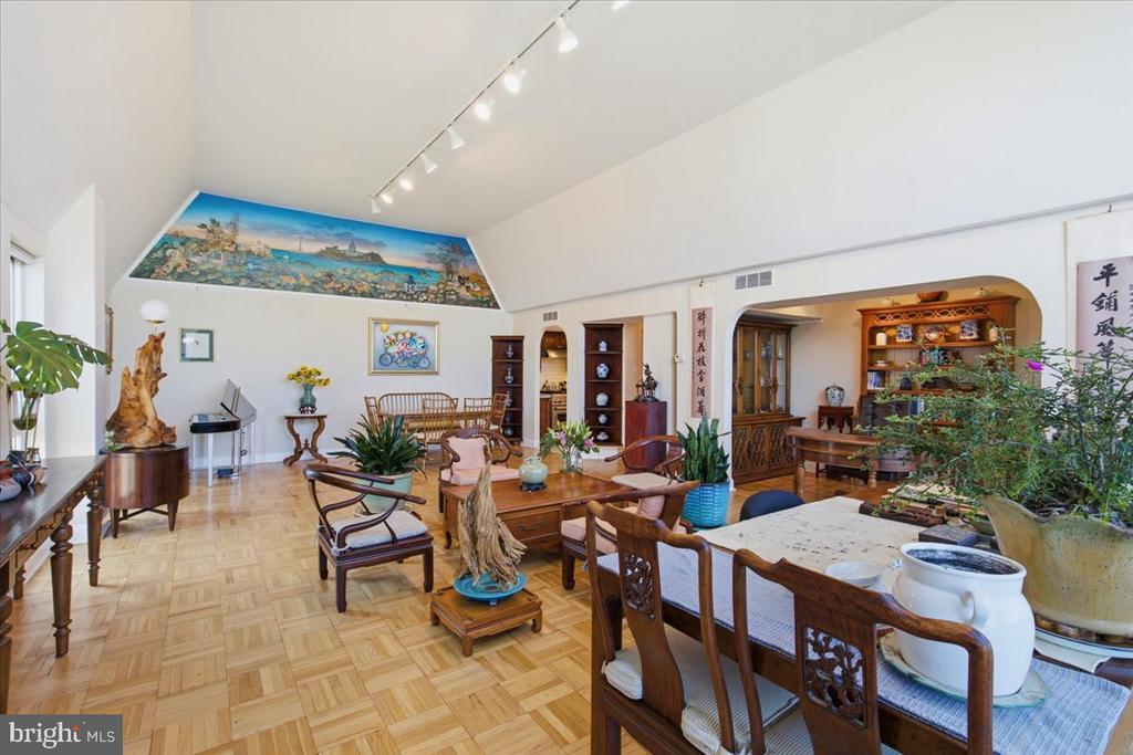 700 7TH STREET SW Unit: 827