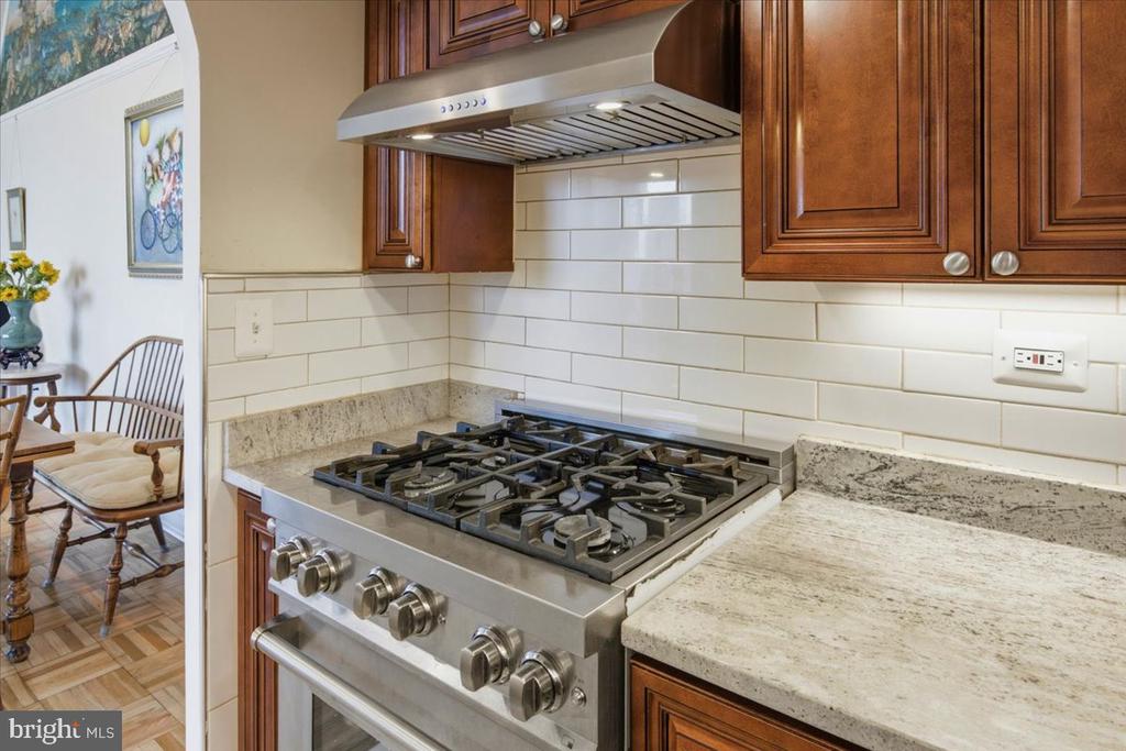 700 7TH STREET SW Unit: 827
