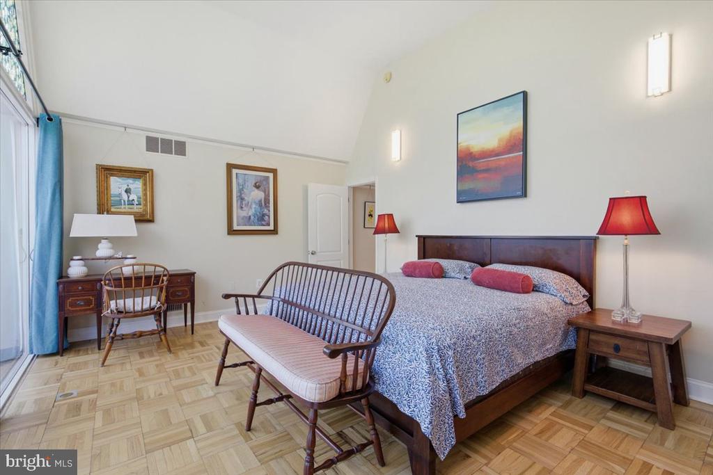 700 7TH STREET SW Unit: 827
