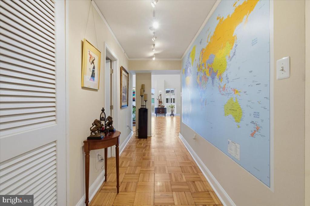 700 7TH STREET SW Unit: 827