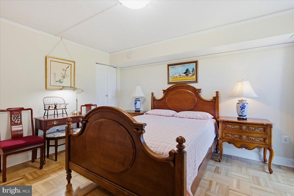700 7TH STREET SW Unit: 827