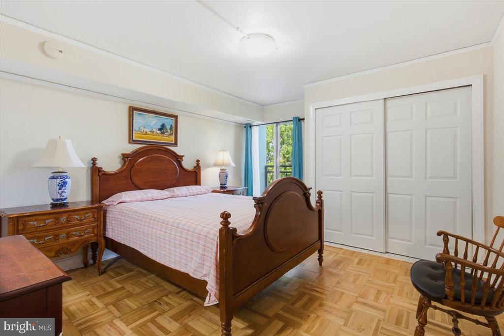 700 7TH STREET SW Unit: 827