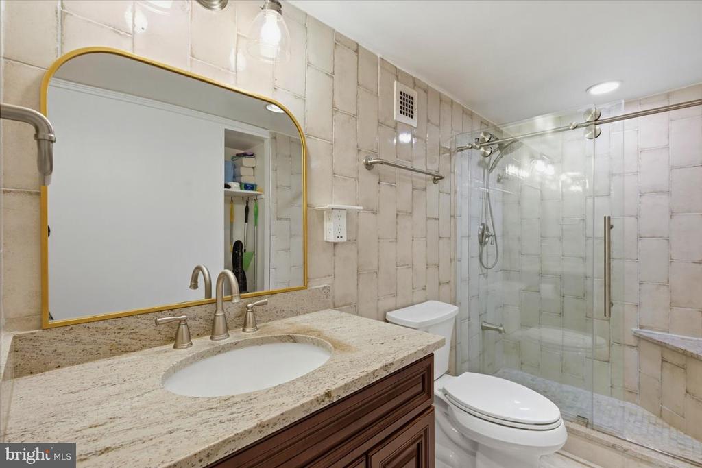 700 7TH STREET SW Unit: 827