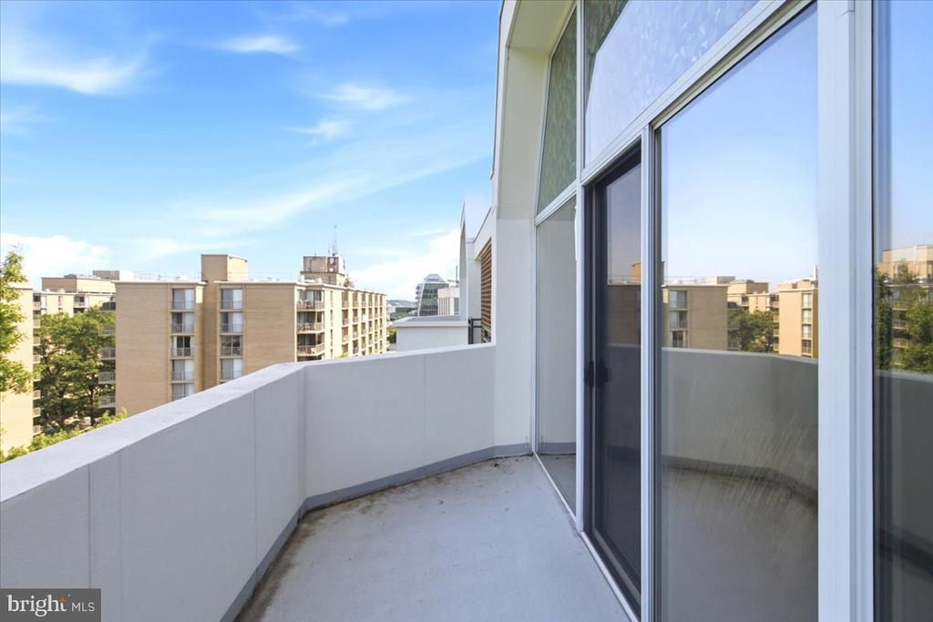 700 7TH STREET SW Unit: 827