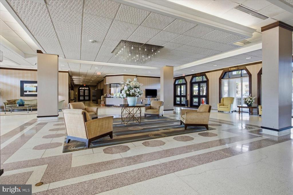 700 7TH STREET SW Unit: 827