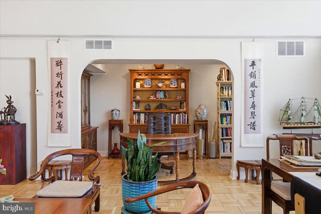 700 7TH STREET SW Unit: 827
