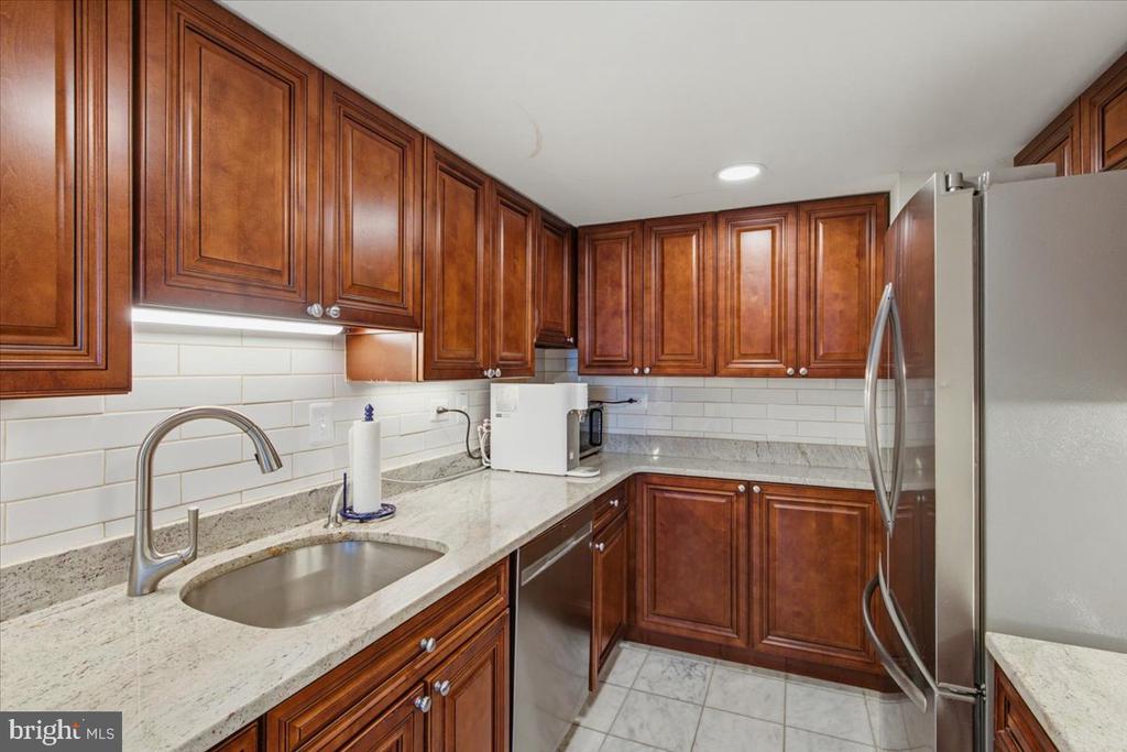 700 7TH STREET SW Unit: 827