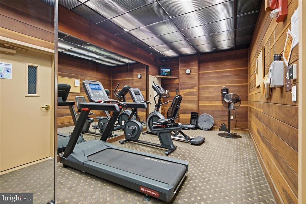 700 7TH STREET SW Unit: 827
