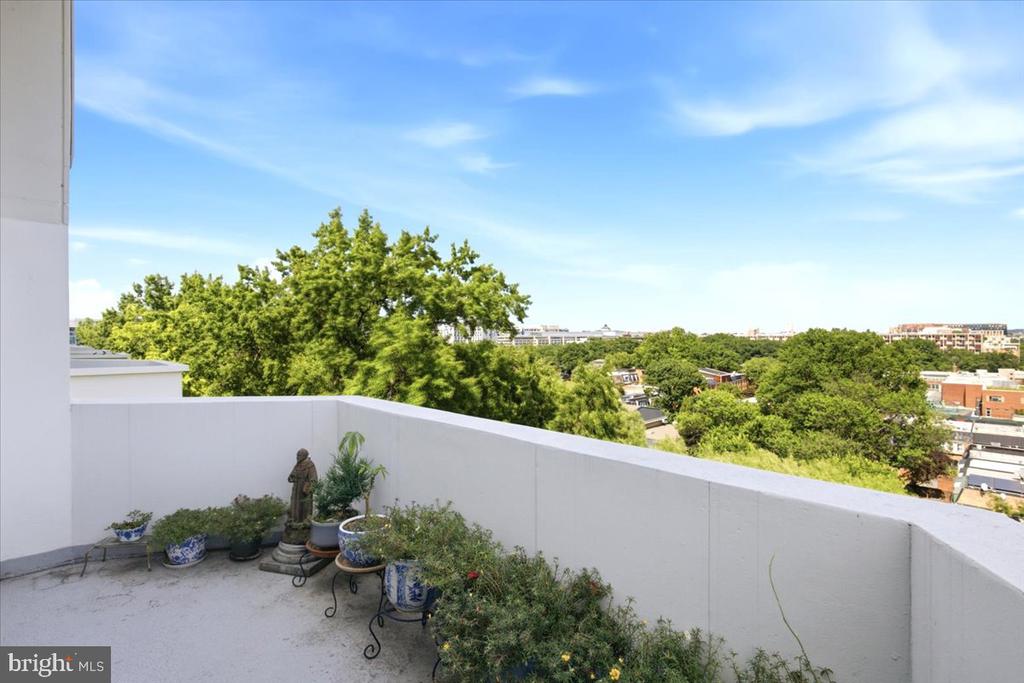 700 7TH STREET SW Unit: 827