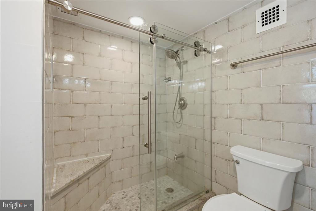 700 7TH STREET SW Unit: 827