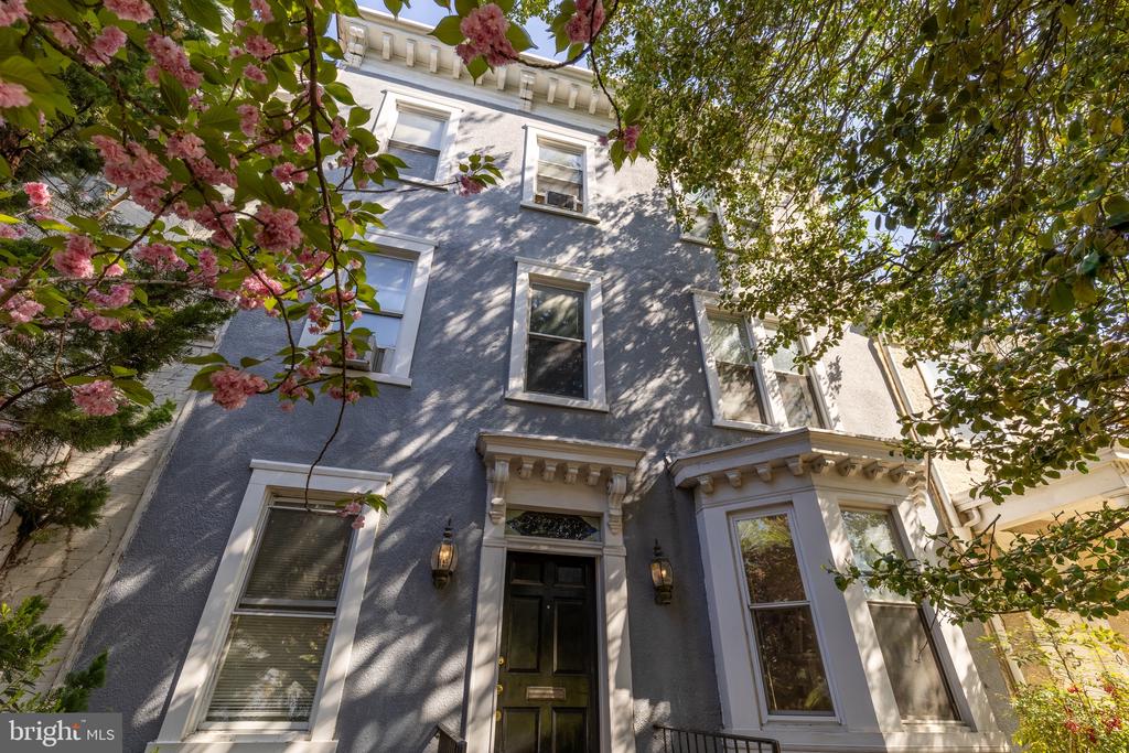 228 EAST CAPITOL NE