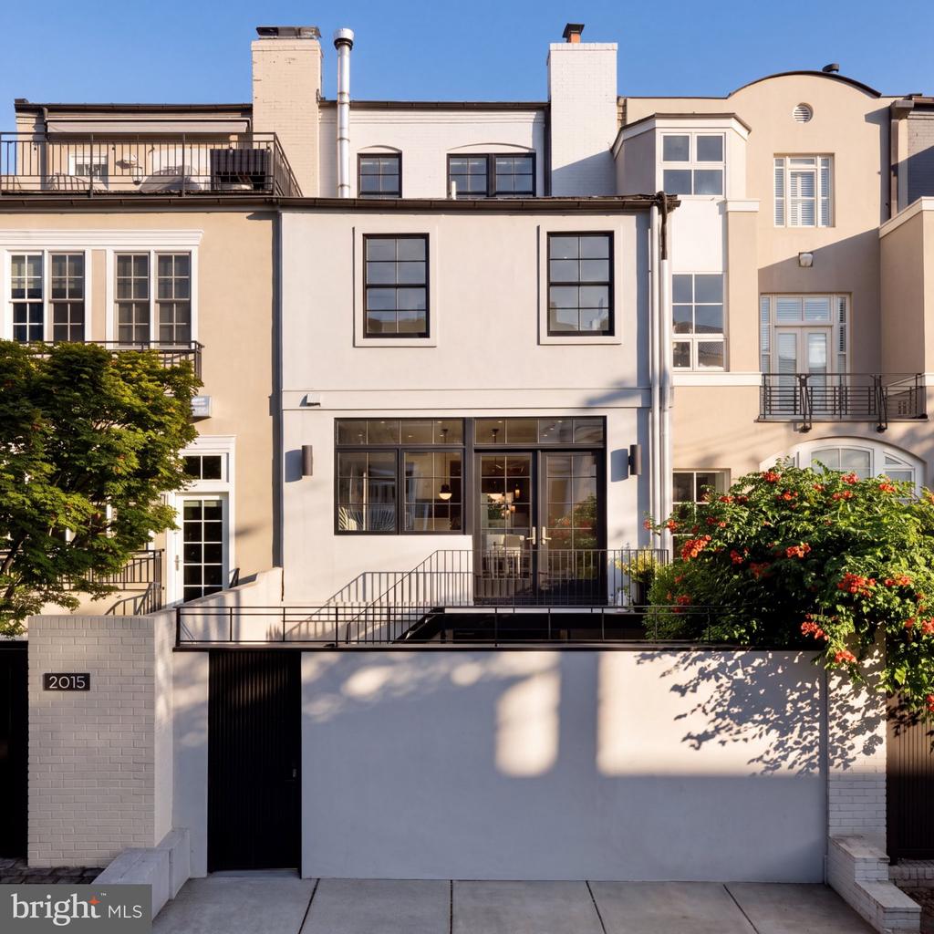 2017 HILLYER PLACE NW