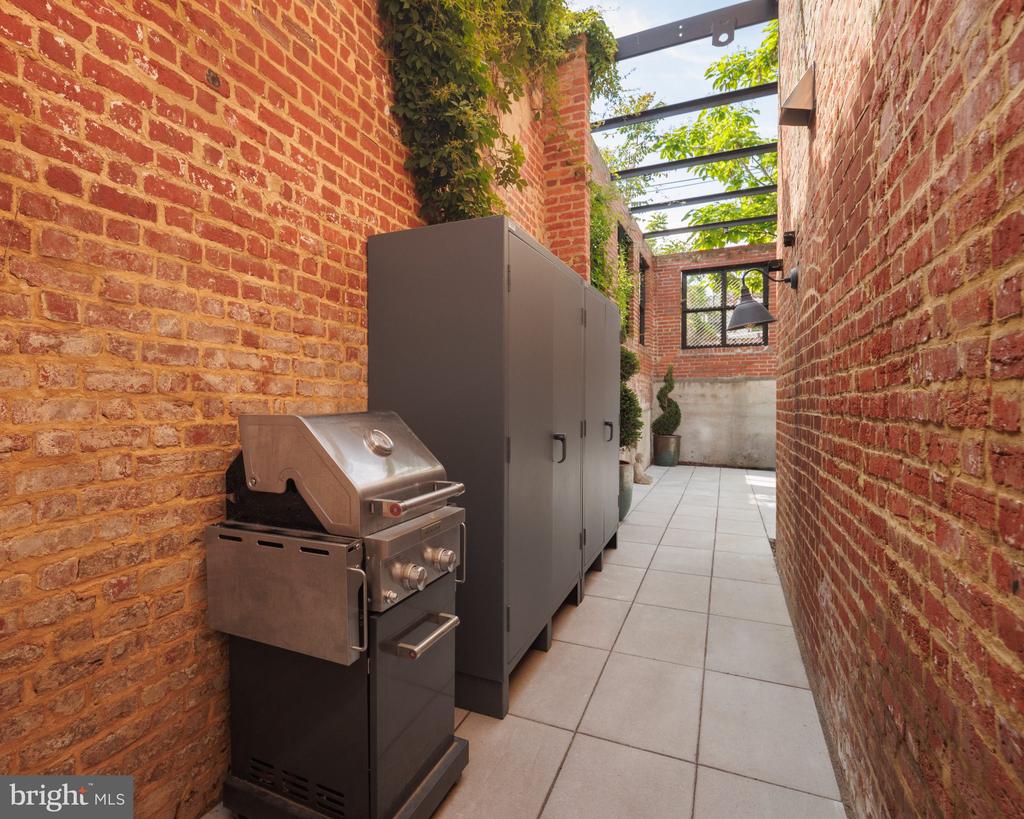 774 GIRARD STREET NW Unit: 7W