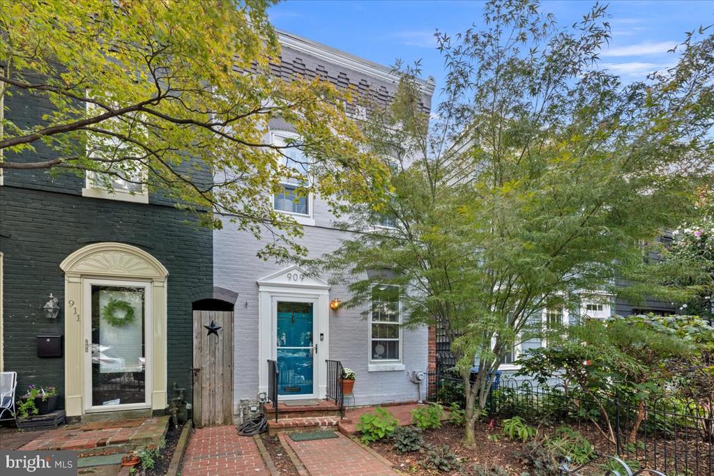 909 G STREET SE