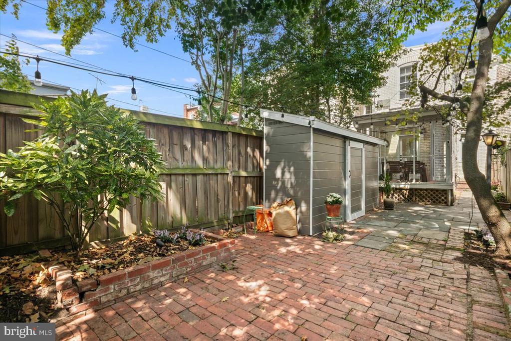 909 G STREET SE