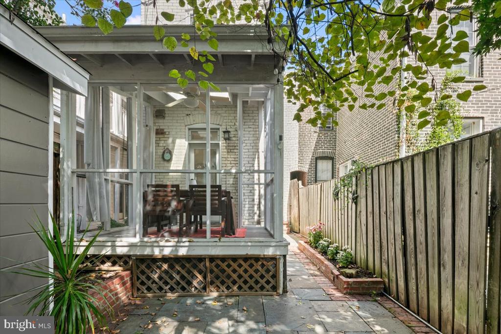 909 G STREET SE
