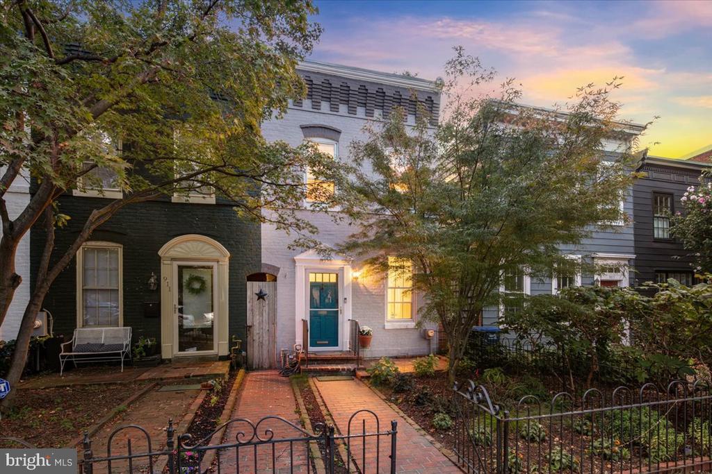 909 G STREET SE