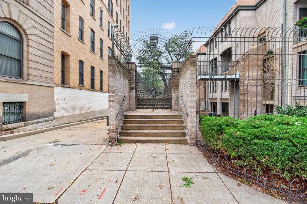 1325 13TH STREET NW Unit: 40