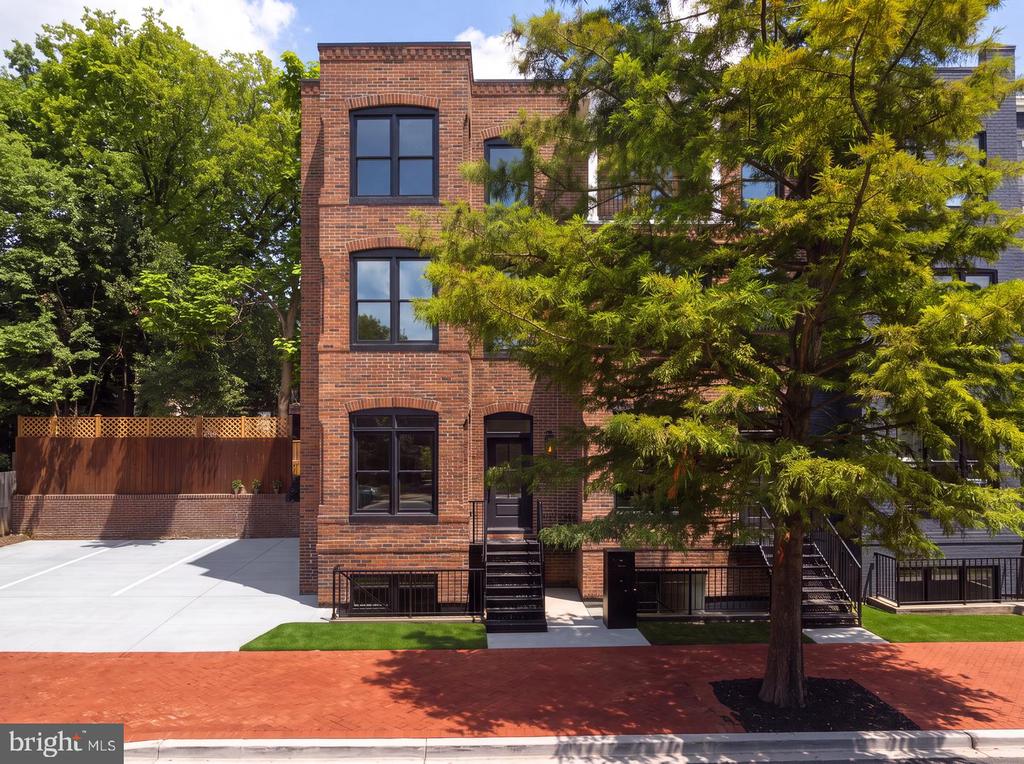 1241 4TH STREET NW Unit: 1