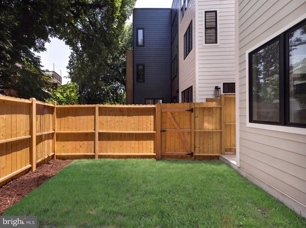 1241 4TH STREET NW Unit: 1