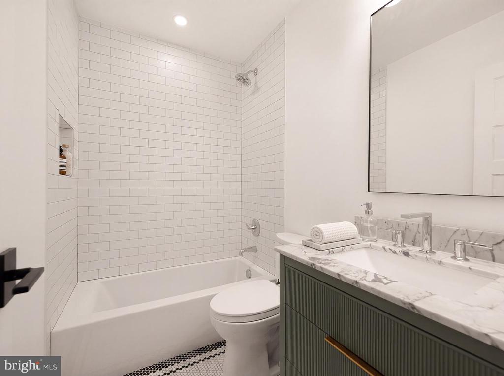 1237 4TH STREET NW Unit: B1